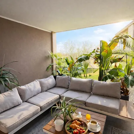 De Luxe Avec Piscine Et Terrasse Lattes