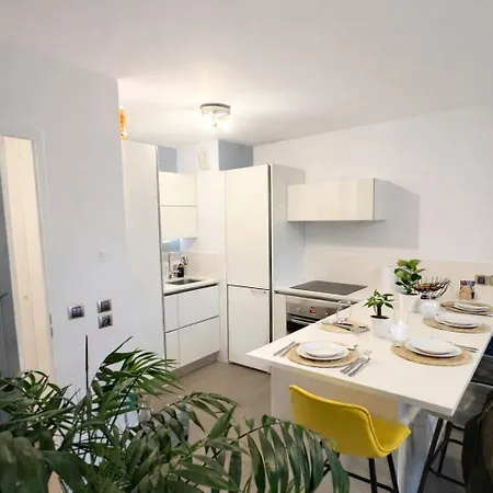 De Luxe Avec Piscine Et Terrasse