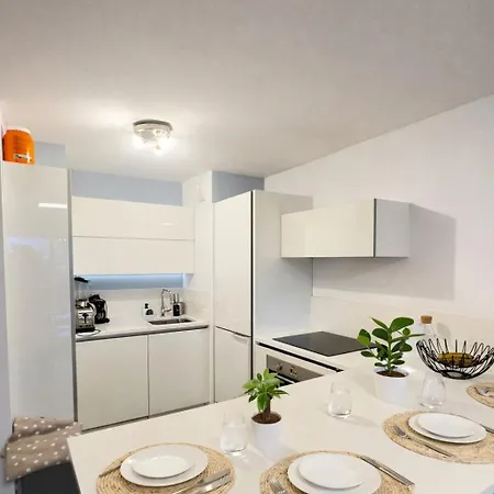 Appartement De Luxe Avec Piscine Et Terrasse